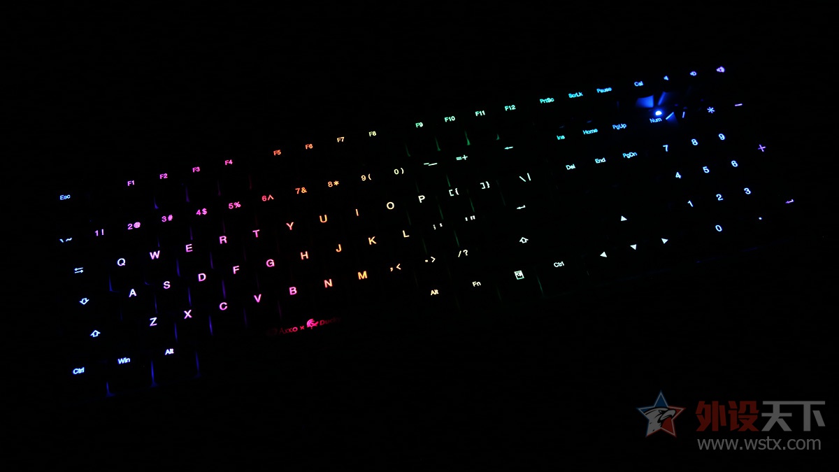 akkoducky联名键盘,akkoducky粉色键盘