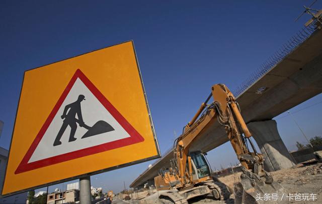 高速遇堵车七个细节决定你的安全,在高速堵车时想去厕所怎么办