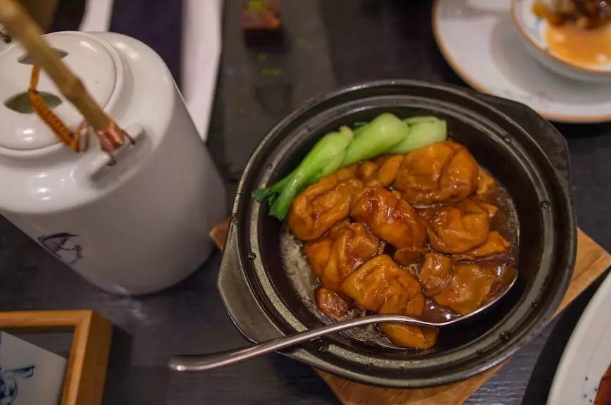 一天吃四五顿饭不长肉才怪,一天吃四顿不胖都不行