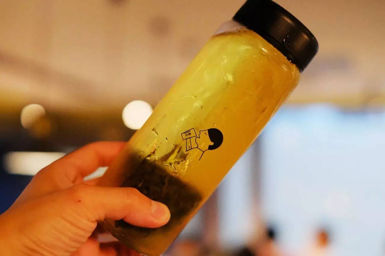 长大后茶饮店就像江湖的高手,一代起一代落但能真正成为新闻暴风眼的真的只有喜茶