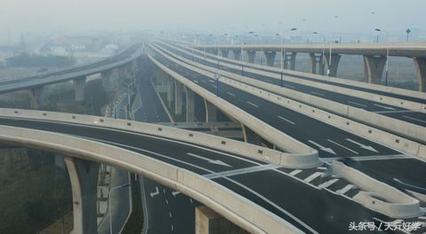 “匝道走错了你会掉头么”？老司机教你“正确上下高架”避免扣分