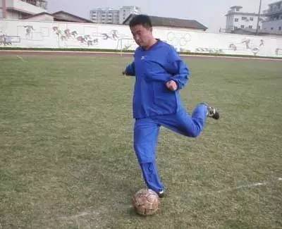 王子一酒瓶子不仅打死了人，也打碎了金德四少的职业足球梦—拾遗2001