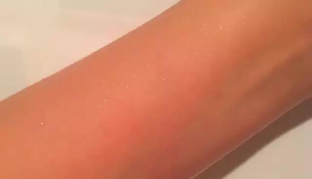 送礼物｜黑人痘肌都能放心用的日本货，演唱会8小时不脱妆还清爽，一年一瓶就够！