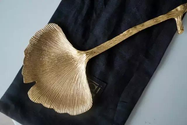 满心欢喜地等了这个快递整整1个月，却在拆开包装的瞬间傻了眼