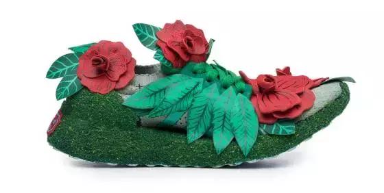 阿迪达斯为美国各州设计了运动鞋，爱荷华州看了想打人最喜欢阿拉斯加，接受纽约加州反驳