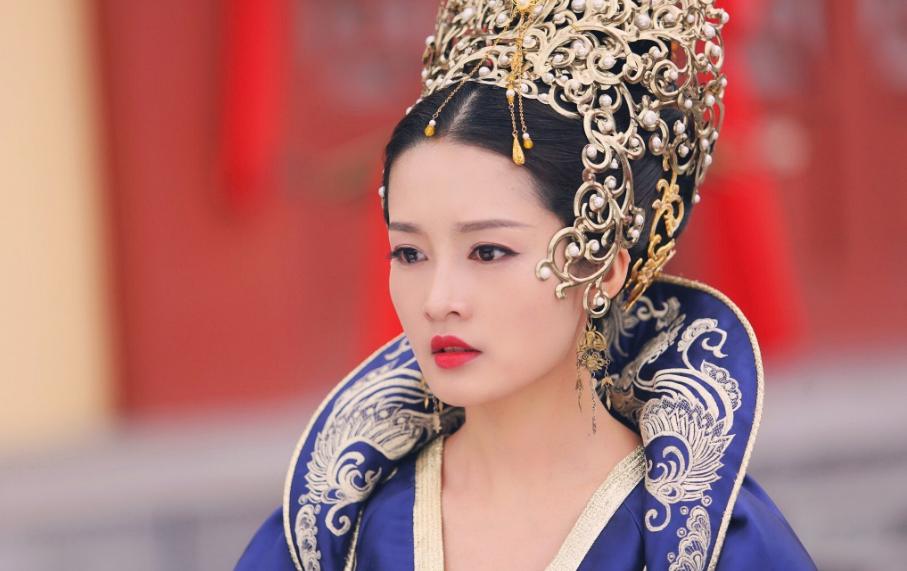 李沁新妆,李沁绝美礼服