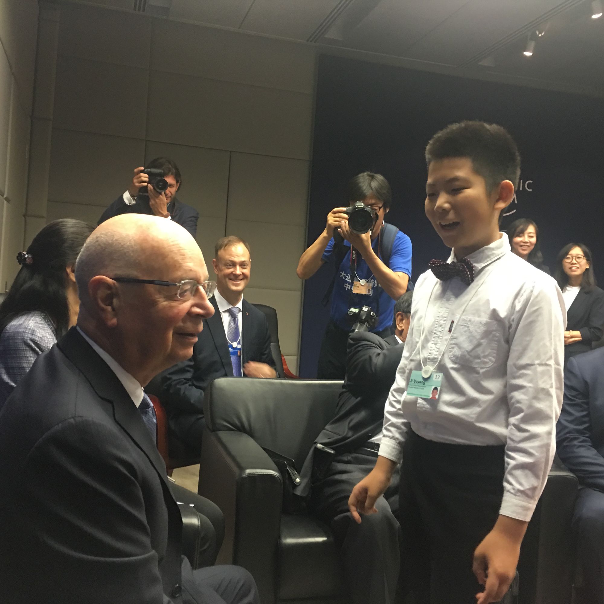 施瓦布达沃斯论坛,2024达沃斯论坛施瓦布