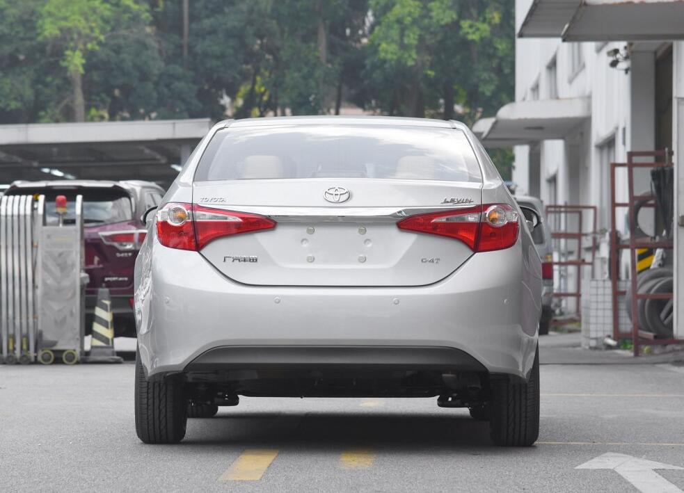 雷凌十万公里保养,十万以内口碑最好的车丰田雷凌