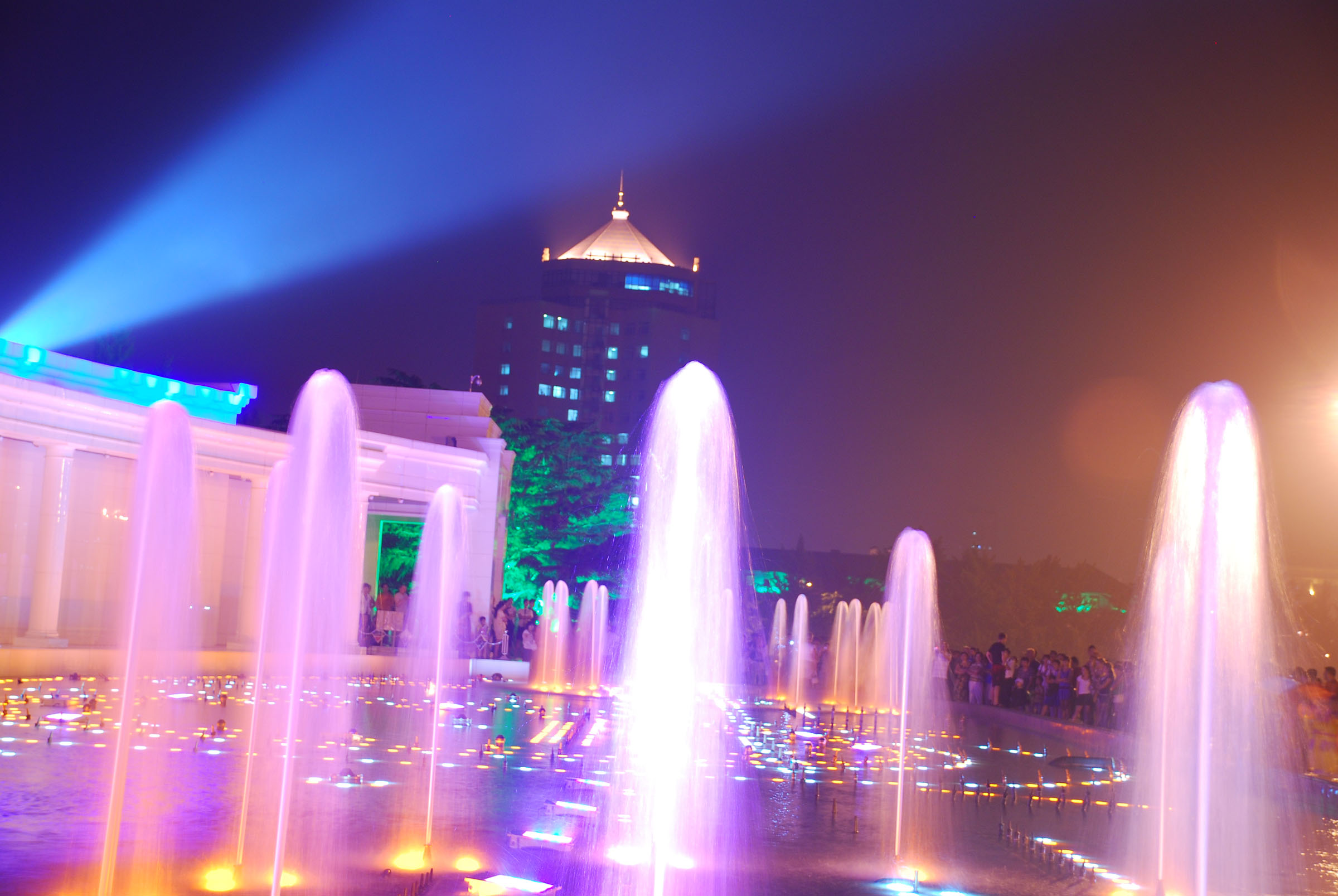 大连人民广场喷泉水管,大连人民广场喷泉图片