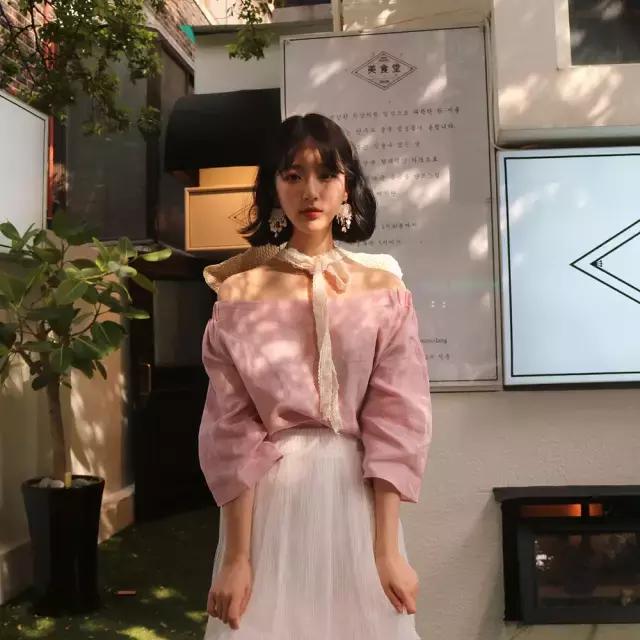 面部表情尴尬僵硬不自然怎么拍照,一拍照肢体就僵硬就尴尬