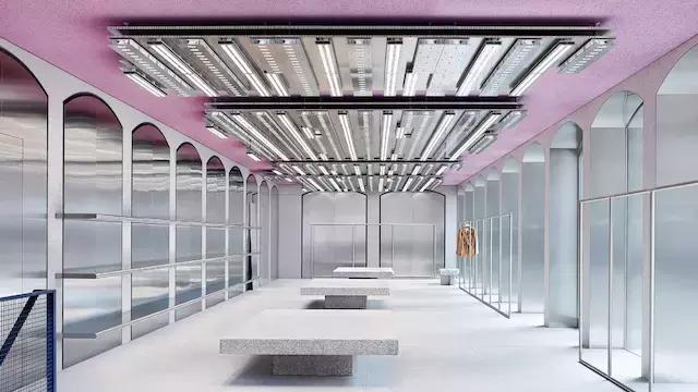 上周时尚圈大事儿点评——手可以直接插进去的包、花了5年才找到的旗舰店