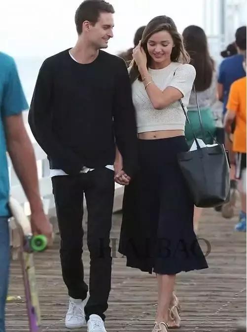 34岁带孩子嫁给年轻小伙,27岁二婚带娃嫁给大10岁宠妻大叔