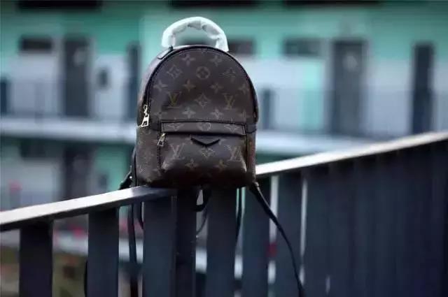 lv邮差包经典款式,lv最值得购买的款式