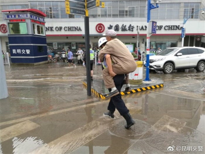 鏆撮洦琚煄韬奖瑙嗛,鏆撮洦琚煄杞﹁締琛屼汉瑙嗛