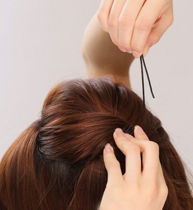 干练简约花苞头扎法教程,长直发凌乱花苞头扎法