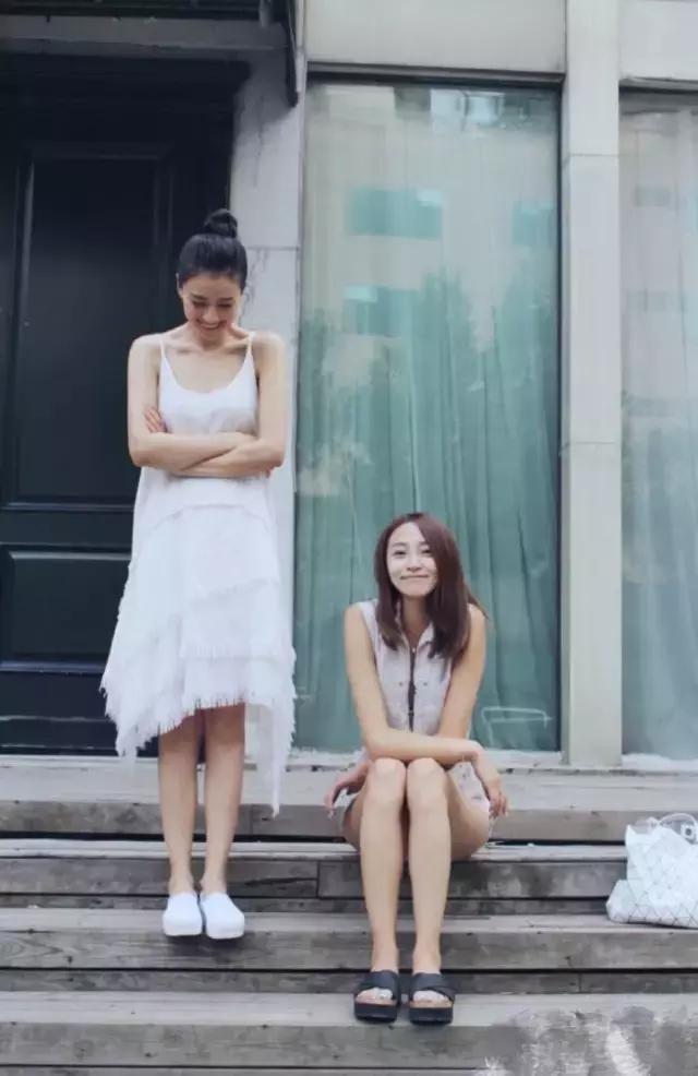 面部表情尴尬僵硬不自然怎么拍照,一拍照肢体就僵硬就尴尬