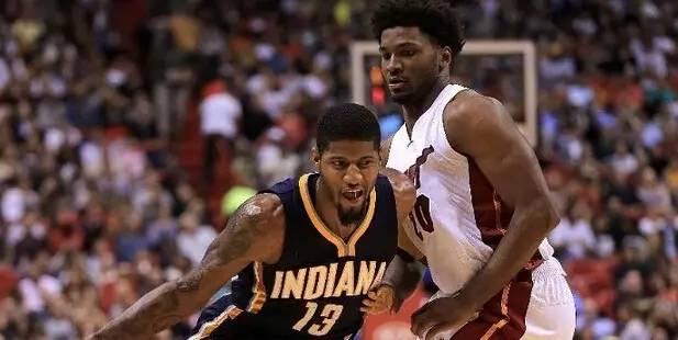 打篮球防守正确的姿势,防守球员的正确防守姿势