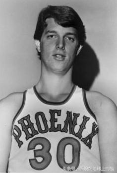 愿天堂也有篮球下一句,愿天堂也有篮球相伴