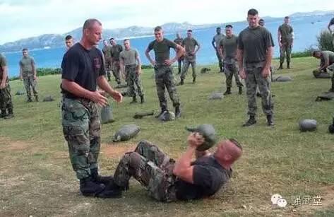 腰椎间盘突出可以仰卧起坐吗,腰椎间盘突出可以做仰卧起坐吗