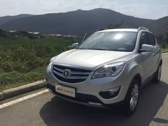 长安cs352016款1.6自动尊贵型,2016款长安cs35优缺点