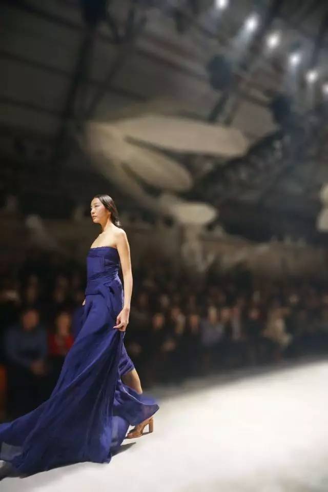 误入凡尘的时装秀,穿越到古代时装表演