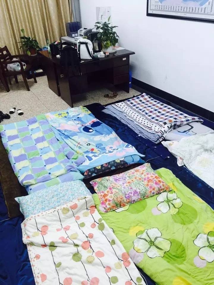 学校给每个教室装空调,学校装空调了冬天不再冷了