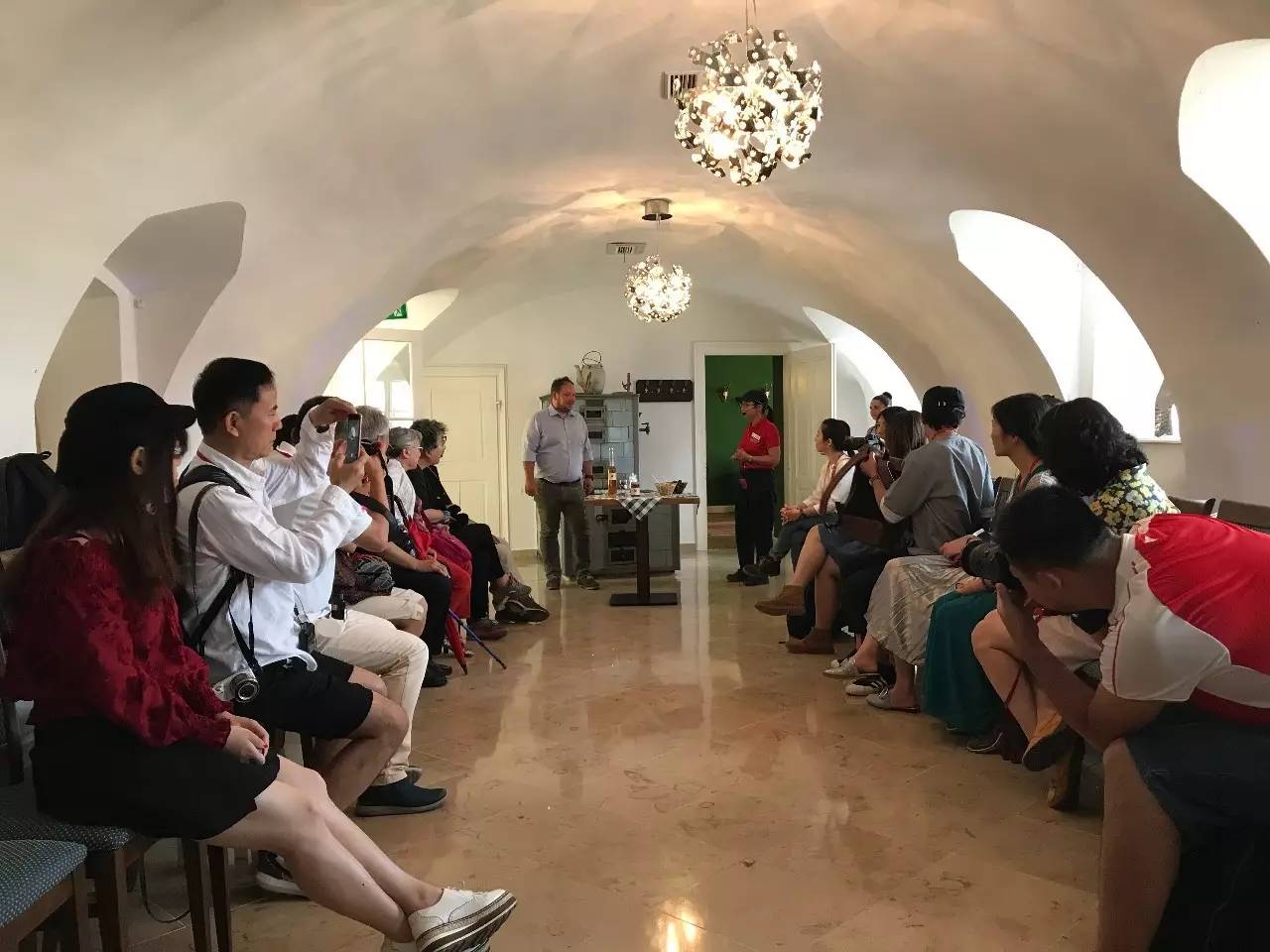 我生活在妙不可言的等待中,我们的生活在妙不可言的等待中