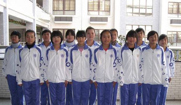 中国的校服和外国的校服对比,外国人眼中的中国校服