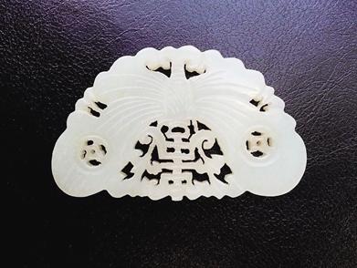 玉佩吊坠圆形和田玉,和田玉蝴蝶镶嵌