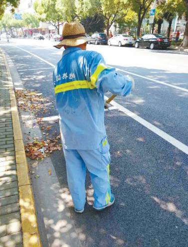 「城事」热浪滚滚仍坚守他们在浦东迎接着“烤”验→