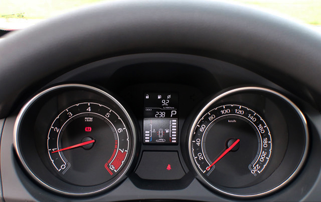 15年名爵mg锐行手动挡,智趣驾控视频