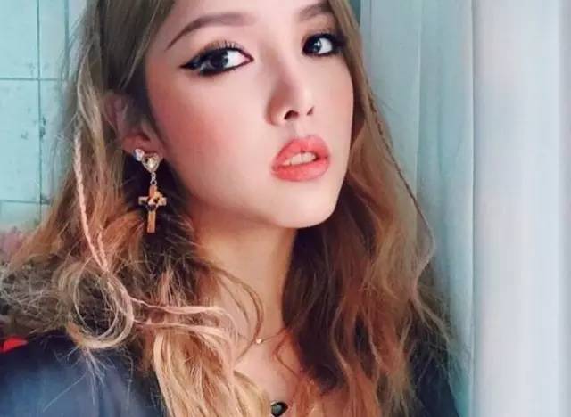 适合夏天的亮色口红测评,夏日必备滋润口红