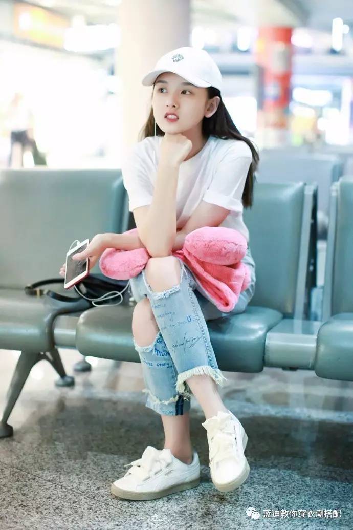 张雪迎短款服装搭配图,明星衣帽间宋祖儿