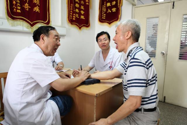 独辟新径创“浊毒”医精德高惠世人走进国医大师李佃贵