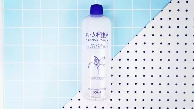 价格700左右的爽肤水,4900元的化妆水