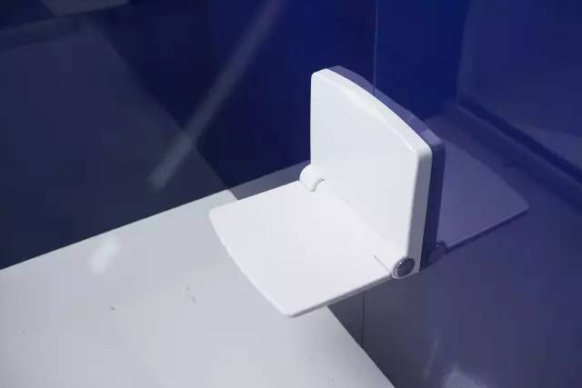 想要选购到优质的卫浴产品,淋浴房用什么配件好