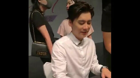 最近李易峰上海活动,李易峰2020见面会