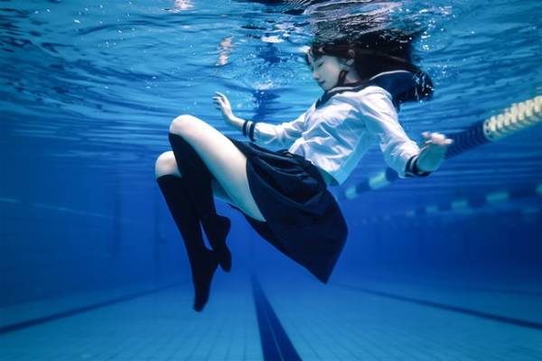 你为什么穿jk制服,我们为什么穿校服