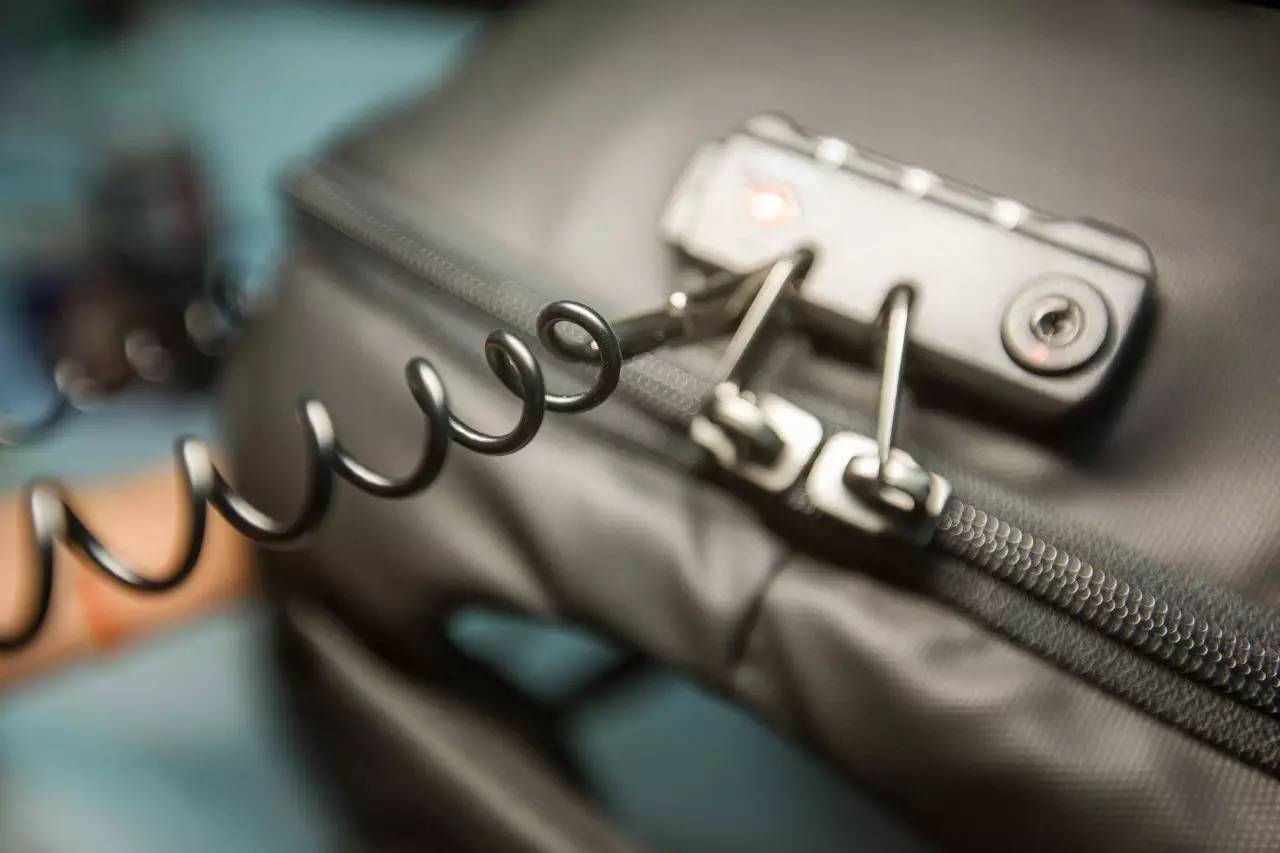 极客官舍丨我曾以为我的意中人不会是程序员，直到有一天他背上了它