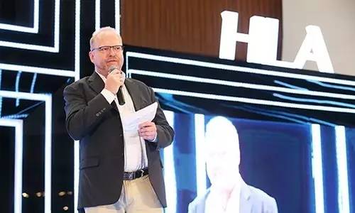 从老家街边店到马来西亚高档商场黄金位，这家本土服装品牌都做了什么？｜资讯