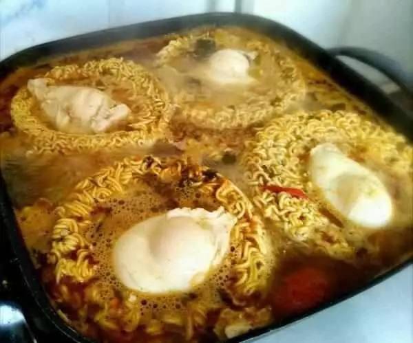 送福利啦｜史上最暗黑宵夜，咖啡泡面你敢吃吗？！