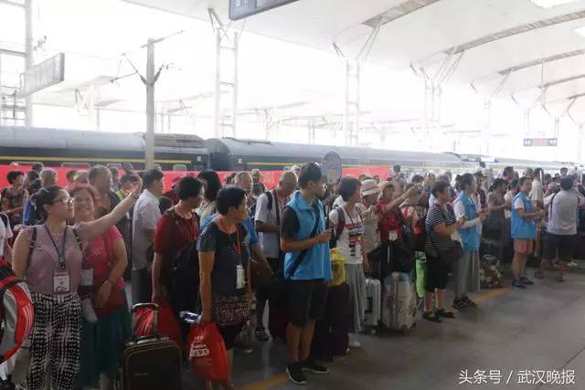 年轻小伙遭遇酒托骗局,年轻小伙遭遇酒托骗局视频