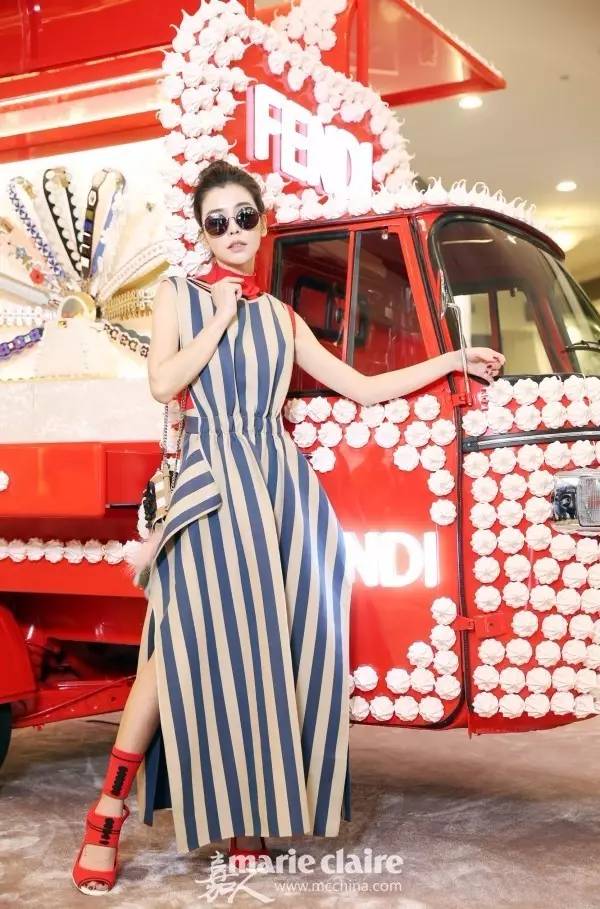 黑白条纹搭配墨绿色,黑白条纹搭配主题