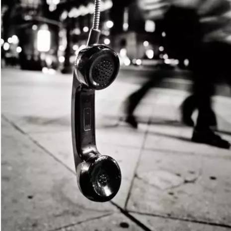 喂，别把酒留在杯里，别把话放在心里