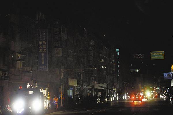 这场让半个台湾瘫痪的断电风暴,断得了蔡英文的执政路吗?