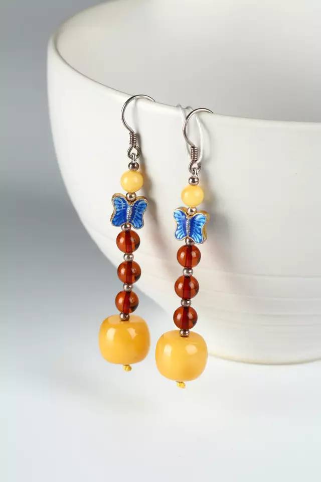 琥珀摔成两半了还值钱吗,琥珀摔碎了怎么办