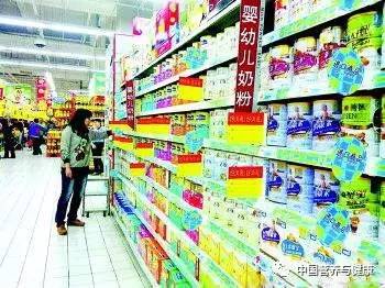 母乳跟配方奶哪个好,母乳与配方奶哪个比较好