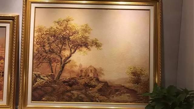 琥珀摔成两半了还值钱吗,琥珀摔碎了怎么办