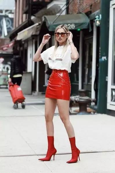 早春上新时髦又洋气的靴子,这个秋天最流行的马丁靴