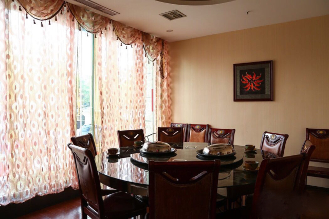 歪？别的小朋友都去吃好吃的了，你啥时候带我去啊？